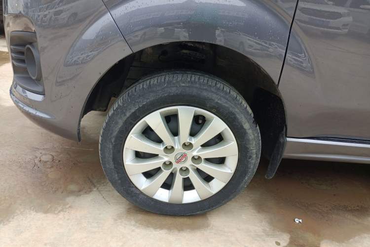 Used Jinbei Gold Hiace M Classic 2022 1.5L Travel Lion Passenger Van 7 Seats Left Front Wheel Hub