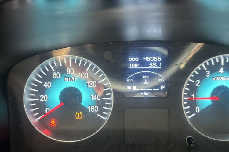 Used Jinbei Gold Hiace M Classic 2022 1.5L Engineering Lion Passenger Vehicle 5 Seats Odometer Close Up