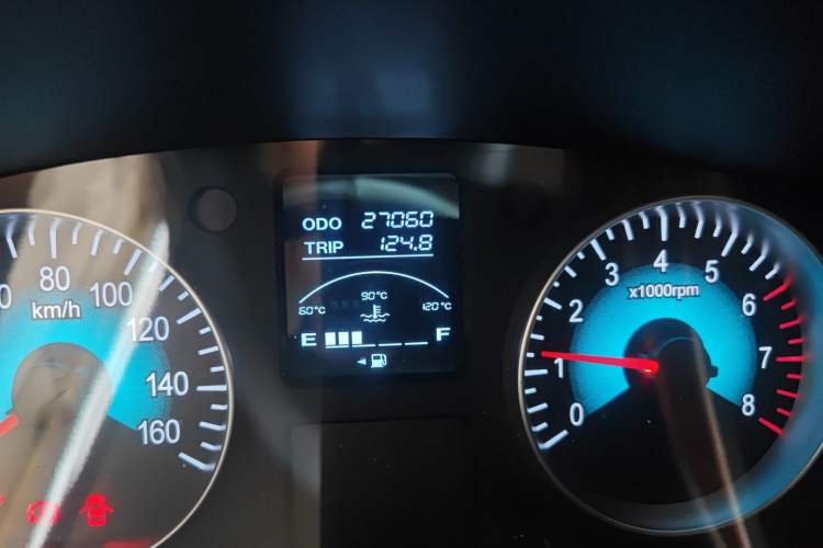 Used Jinbei Gold Hiace M Classic 2022 1.5L Travel Lion Passenger Van 7 Seats Odometer Close Up