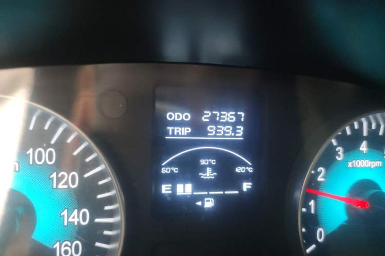Used Jinbei Gold Hiace M Classic 2022 1.5L Travel Lion Passenger Van 7 Seats Odometer Close Up