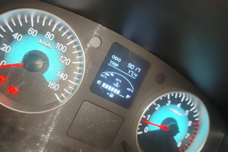 Used Jinbei Gold Hiace M Classic 2022 1.5L Travel Lion Passenger Van 7 Seats Odometer Close Up