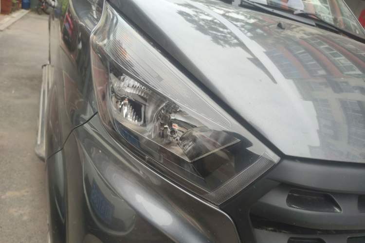 Used Jinbei Gold Hiace M Classic 2022 1.5L Travel Lion Passenger Van 7 Seats Right Front Headlight