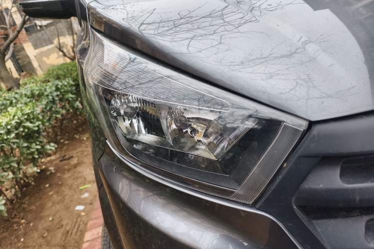 Used Jinbei Gold Hiace M Classic 2022 1.5L Engineering Lion Passenger Vehicle 6 Seats Right Front Headlight