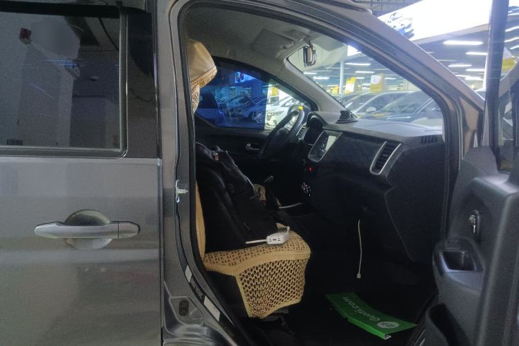 Used Jinbei Gold Hiace M Classic 2022 1.5L Engineering Lion Passenger Vehicle 5 Seats Right Front Seat