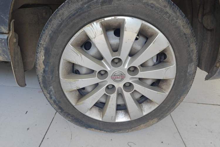 Used Jinbei Gold Hiace M Classic 2022 1.5L Engineering Lion Passenger Vehicle 5 Seats Right Front Wheel Hub