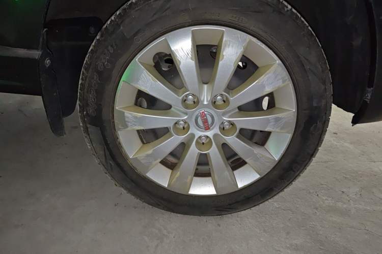 Used Jinbei Gold Hiace M Classic 2022 1.5L Travel Lion Passenger Van 6 Seats Right Front Wheel Hub