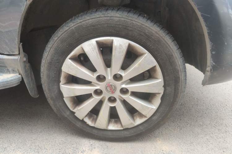 Used Jinbei Gold Hiace M Classic 2022 1.5L Travel Lion Passenger Van 7 Seats Right Front Wheel Hub