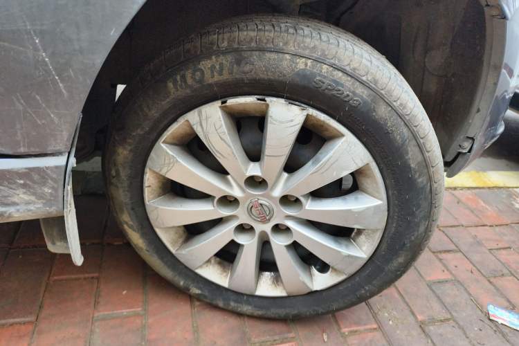 Used Jinbei Gold Hiace M Classic 2022 1.5L Engineering Lion Passenger Vehicle 6 Seats Right Front Wheel Hub