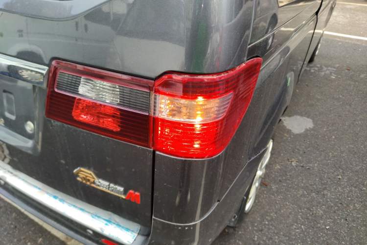 Used Jinbei Gold Hiace M Classic 2022 1.5L Travel Lion Passenger Vehicle 5 Seats Right Rear Taillight