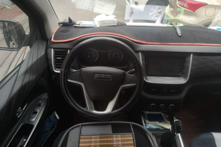 Used Jinbei Gold Hiace M Classic 2022 1.5L Travel Lion Passenger Van 7 Seats Steering Wheel