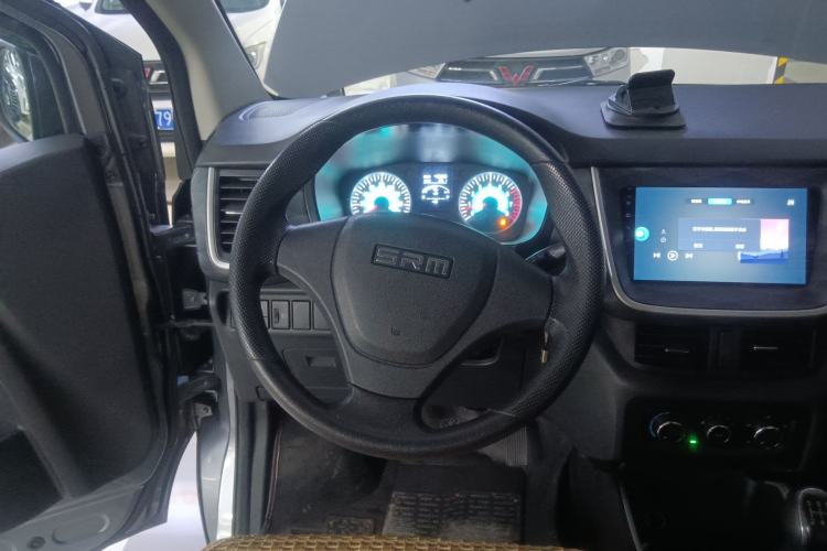 Used Jinbei Gold Hiace M Classic 2022 1.5L Engineering Lion Passenger Vehicle 5 Seats Steering Wheel