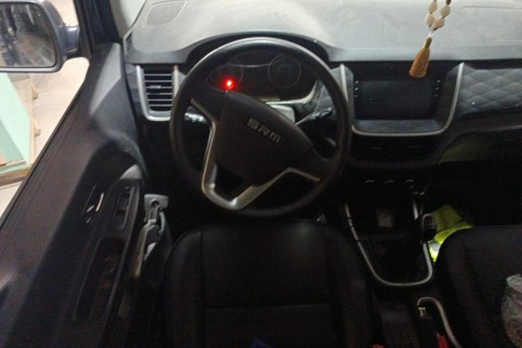 Used Jinbei Gold Hiace M Classic 2022 1.5L Engineering Lion Passenger Vehicle 5 Seats Steering Wheel