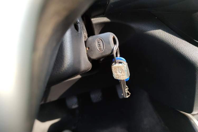 Used Jinbei Gold Hiace M Classic 2022 1.5L Travel Lion Passenger Vehicle 5 Seats Vehicle Key