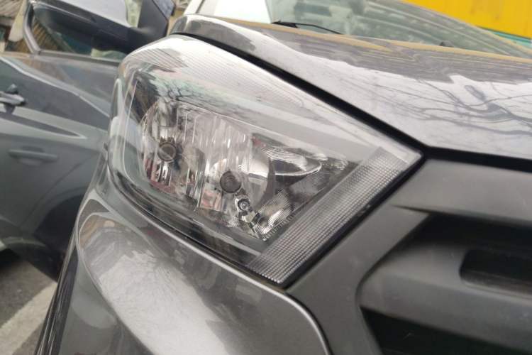 Used Jinbei Gold Hiace M Classic 2022 1.5L Engineering Lion Passenger Vehicle 5 Seats Right Front Headlight