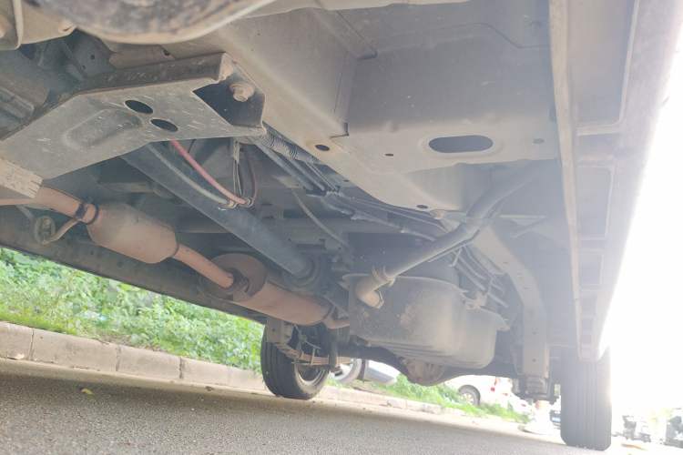 Used Jinbei Gold Hiace M Classic 2022 1.5L Travel Lion Passenger Van 6 Seats Chassis Front Left