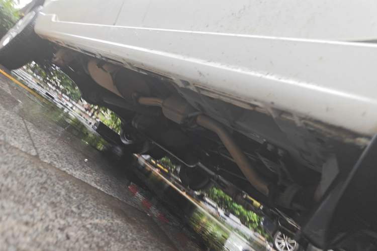 Used Jinbei Gold Hiace M Classic 2022 1.5L Engineering Lion Passenger Van 7 Seats Chassis Front Right