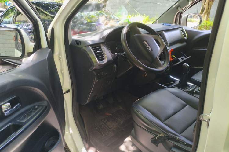 Used Jinbei Gold Hiace M Classic 2022 1.5L Engineering Lion Passenger Vehicle 5 Seats Driver Seat