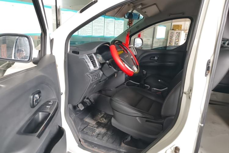 Used Jinbei Gold Hiace M Classic 2022 Panda Edition 1.5L Travel Lion Passenger Van 6 Seats Driver Seat