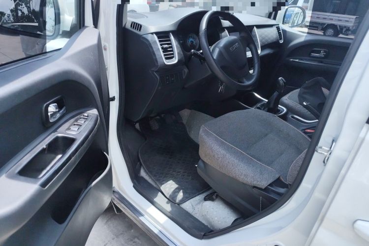 Used Jinbei Gold Hiace M Classic 2022 Panda Edition 1.5L Engineering Lion Passenger Van 6 Seats Driver Seat