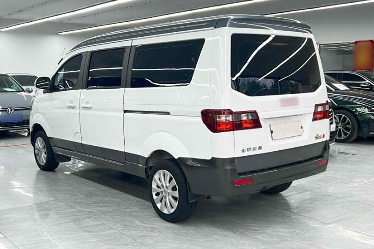 Used Jinbei Gold Hiace M Classic 2022 Panda Edition 1.5L Engineering Lion Passenger Van 6 Seats Exterior 5