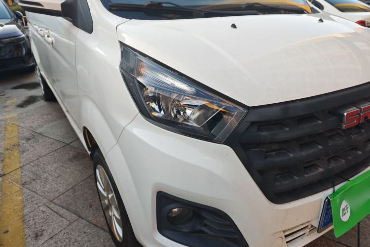 Used Jinbei Gold Hiace M Classic 2022 1.5L Travel Lion Passenger Van 6 Seats Exterior 6