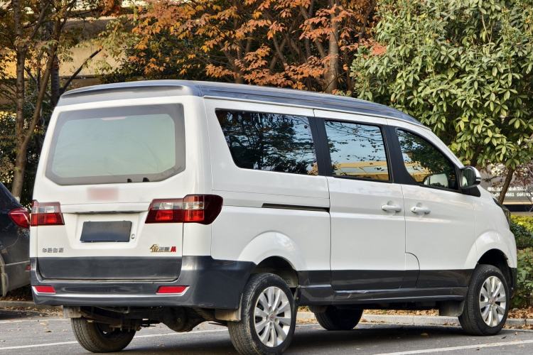 Used Jinbei Gold Hiace M Classic 2022 Panda Edition 1.5L Engineering Lion Passenger Van 6 Seats Exterior 6
