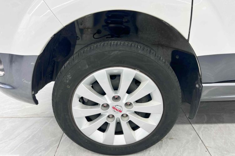 Used Jinbei Gold Hiace M Classic 2022 Panda Edition 1.5L Engineering Lion Passenger Van 6 Seats Exterior 9