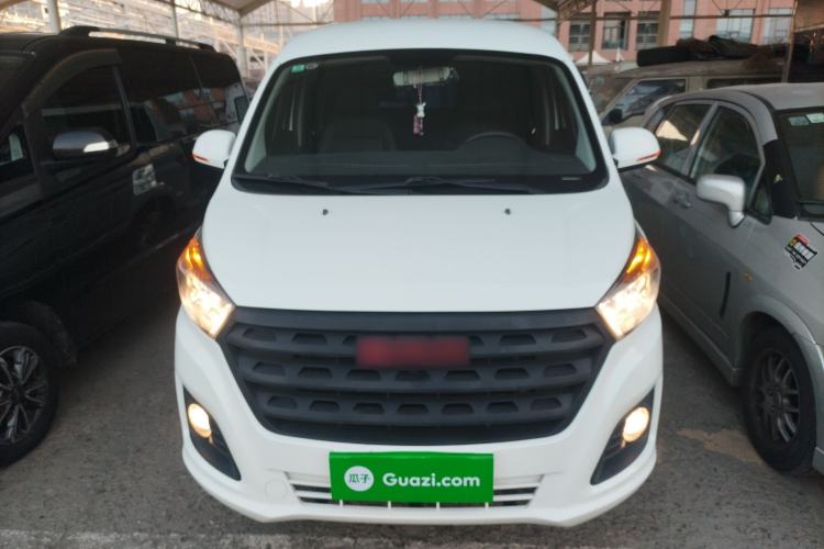 Used Jinbei Gold Hiace M Classic 2022 1.5L Engineering Lion Passenger Van 7 Seats Front