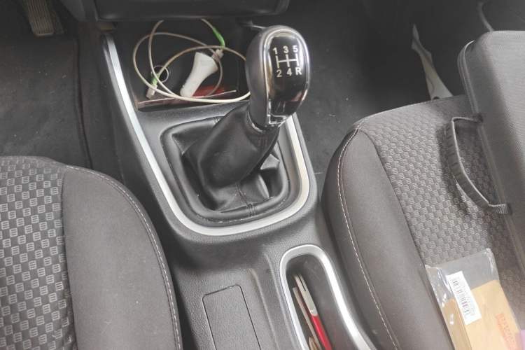Used Jinbei Gold Hiace M Classic 2022 1.5L Engineering Lion Passenger Van 7 Seats Gear Lever