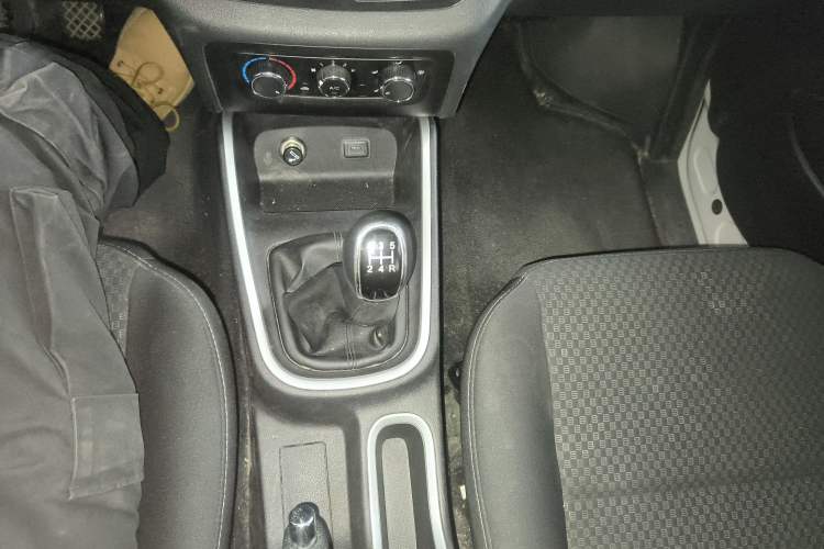 Used Jinbei Gold Hiace M Classic 2022 1.5L Engineering Lion Passenger Vehicle 6 Seats Gear Lever