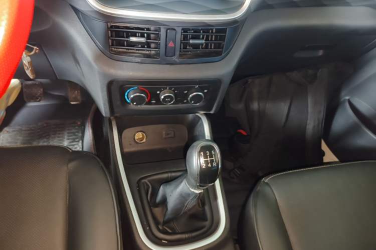 Used Jinbei Gold Hiace M Classic 2022 Panda Edition 1.5L Travel Lion Passenger Van 6 Seats Gear Lever