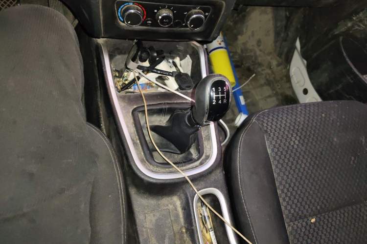 Used Jinbei Gold Hiace M Classic 2022 1.5L Engineering Lion Passenger Vehicle 6 Seats Gear Lever