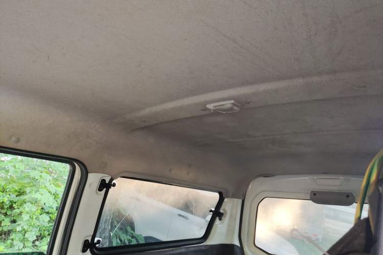 Used Jinbei Gold Hiace M Classic 2022 1.5L Travel Lion Passenger Van 6 Seats Headliner
