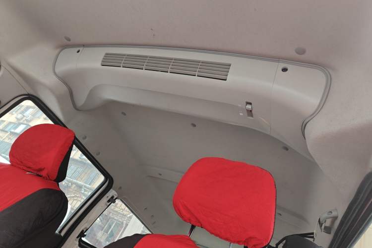 Used Jinbei Gold Hiace M Classic 2022 1.5L Travel Lion Passenger Van 6 Seats Headliner