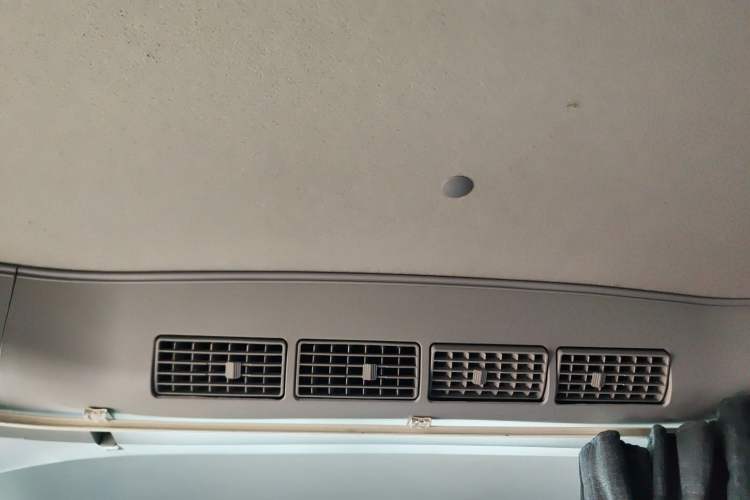 Used Jinbei Gold Hiace M Classic 2022 1.5L Travel Lion Passenger Van 6 Seats Headliner