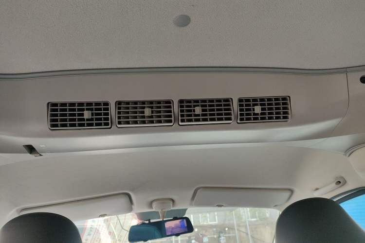 Used Jinbei Gold Hiace M Classic 2022 1.5L Travel Lion Passenger Van 6 Seats Headliner