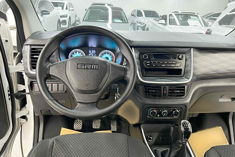 Used Jinbei Gold Hiace M Classic 2022 Panda Edition 1.5L Engineering Lion Passenger Van 6 Seats Interior 3