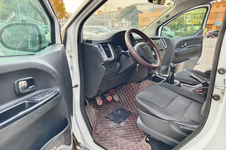 Used Jinbei Gold Hiace M Classic 2022 Panda Edition 1.5L Engineering Lion Passenger Van 6 Seats Interior 3