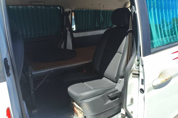 Used Jinbei Gold Hiace M Classic 2022 1.5L Travel Lion Passenger Van 7 Seats Interior 4