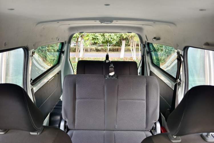 Used Jinbei Gold Hiace M Classic 2022 Panda Edition 1.5L Engineering Lion Passenger Van 6 Seats Interior 5