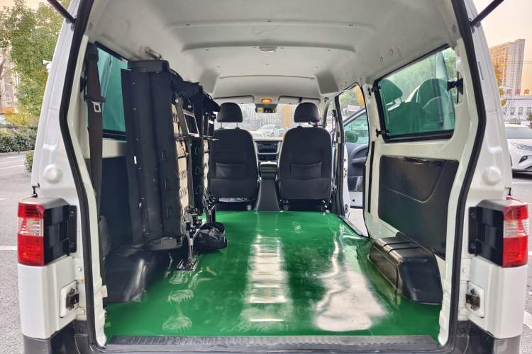 Used Jinbei Gold Hiace M Classic 2022 Panda Edition 1.5L Engineering Lion Passenger Van 6 Seats Interior 6