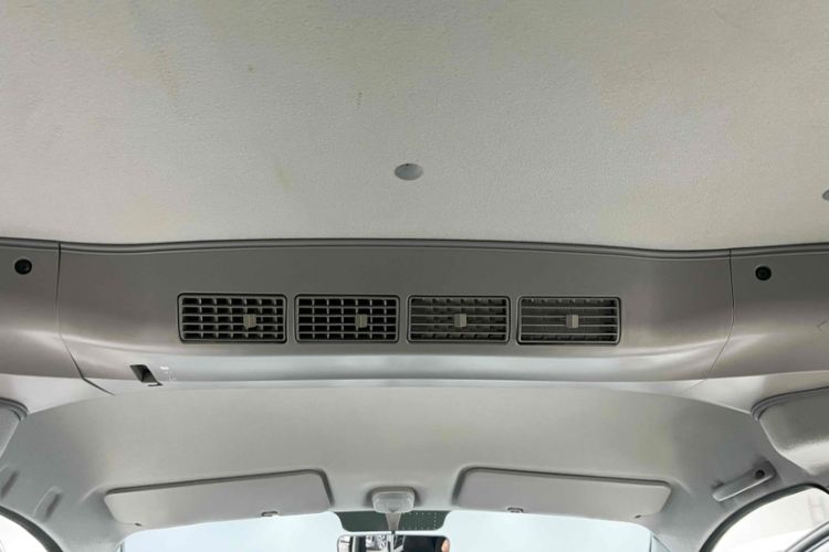 Used Jinbei Gold Hiace M Classic 2022 Panda Edition 1.5L Engineering Lion Passenger Van 6 Seats Interior 7
