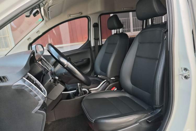 Used Jinbei Gold Hiace M Classic 2022 Panda Edition 1.5L Travel Lion Passenger Van 5 Seats Left Front Seat