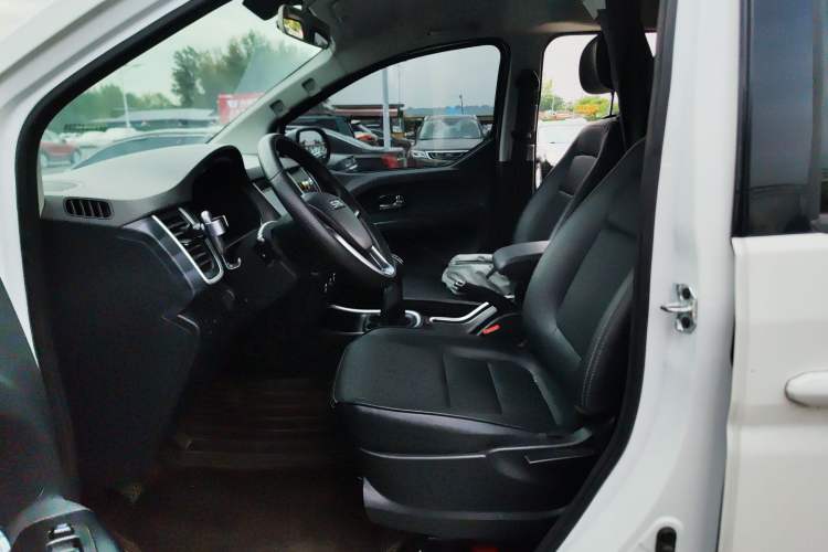 Used Jinbei Gold Hiace M Classic 2022 1.5L Travel Lion Passenger Van 6 Seats Left Front Seat