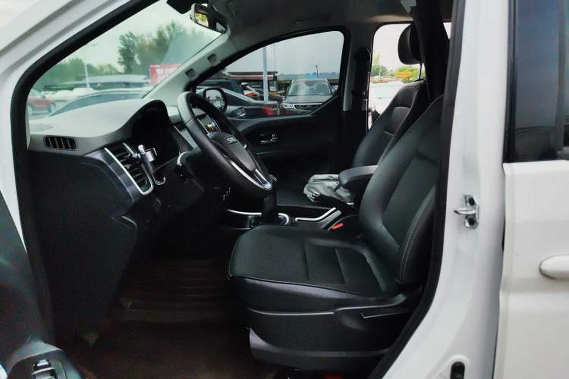 Used Jinbei Gold Hiace M Classic 2022 1.5L Travel Lion Passenger Van 6 Seats Left Front Seat