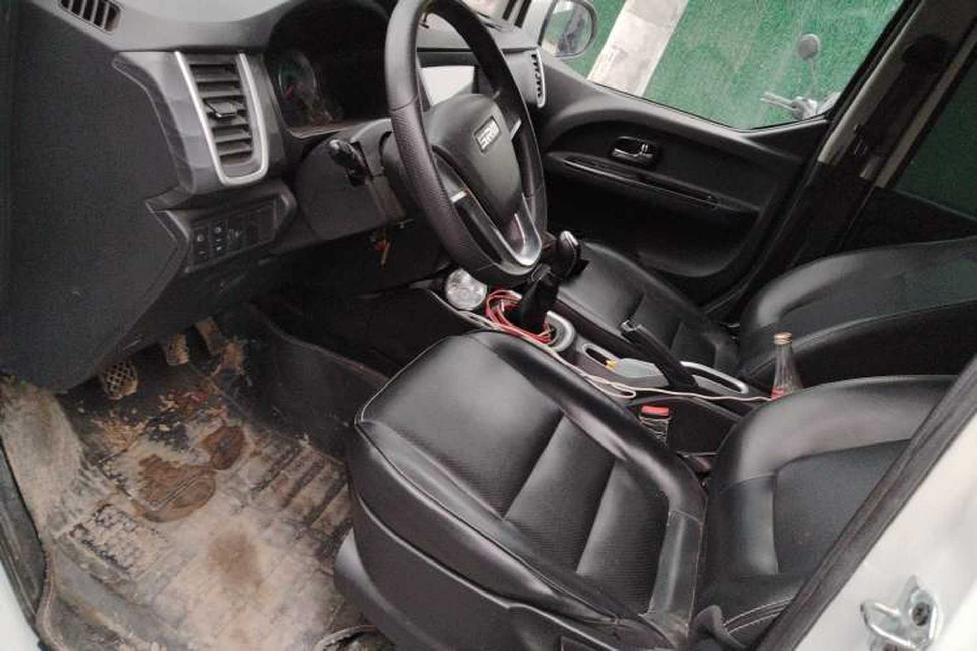 Used Jinbei Gold Hiace M Classic 2022 Panda Edition 1.5L Engineering Lion Passenger Van 6 Seats Left Front Seat