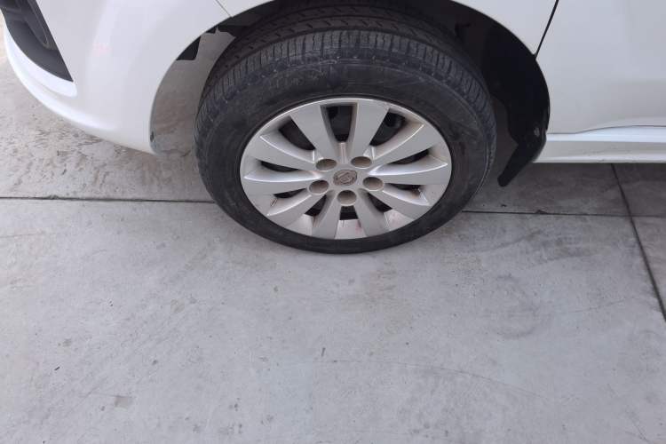 Used Jinbei Gold Hiace M Classic 2022 1.5L Travel Lion Passenger Van 7 Seats Left Front Wheel Hub