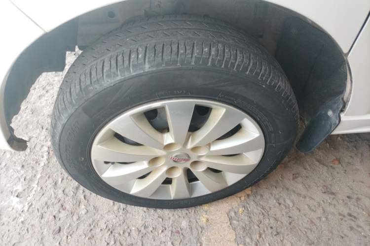 Used Jinbei Gold Hiace M Classic 2022 1.5L Engineering Lion Passenger Van 7 Seats Left Front Wheel Hub