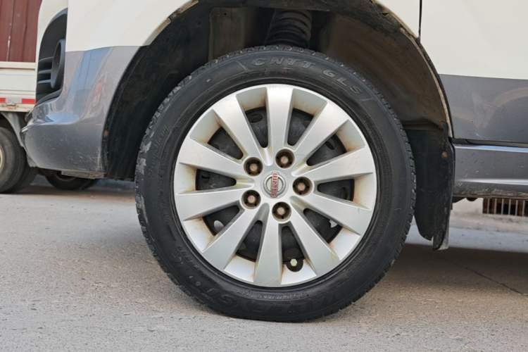 Used Jinbei Gold Hiace M Classic 2022 Panda Edition 1.5L Travel Lion Passenger Van 5 Seats Left Front Wheel Hub