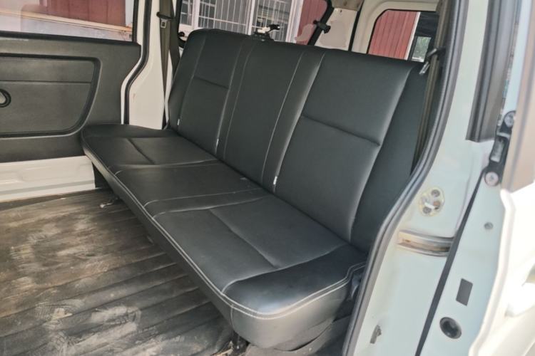 Used Jinbei Gold Hiace M Classic 2022 Panda Edition 1.5L Travel Lion Passenger Van 5 Seats Left Rear Seat